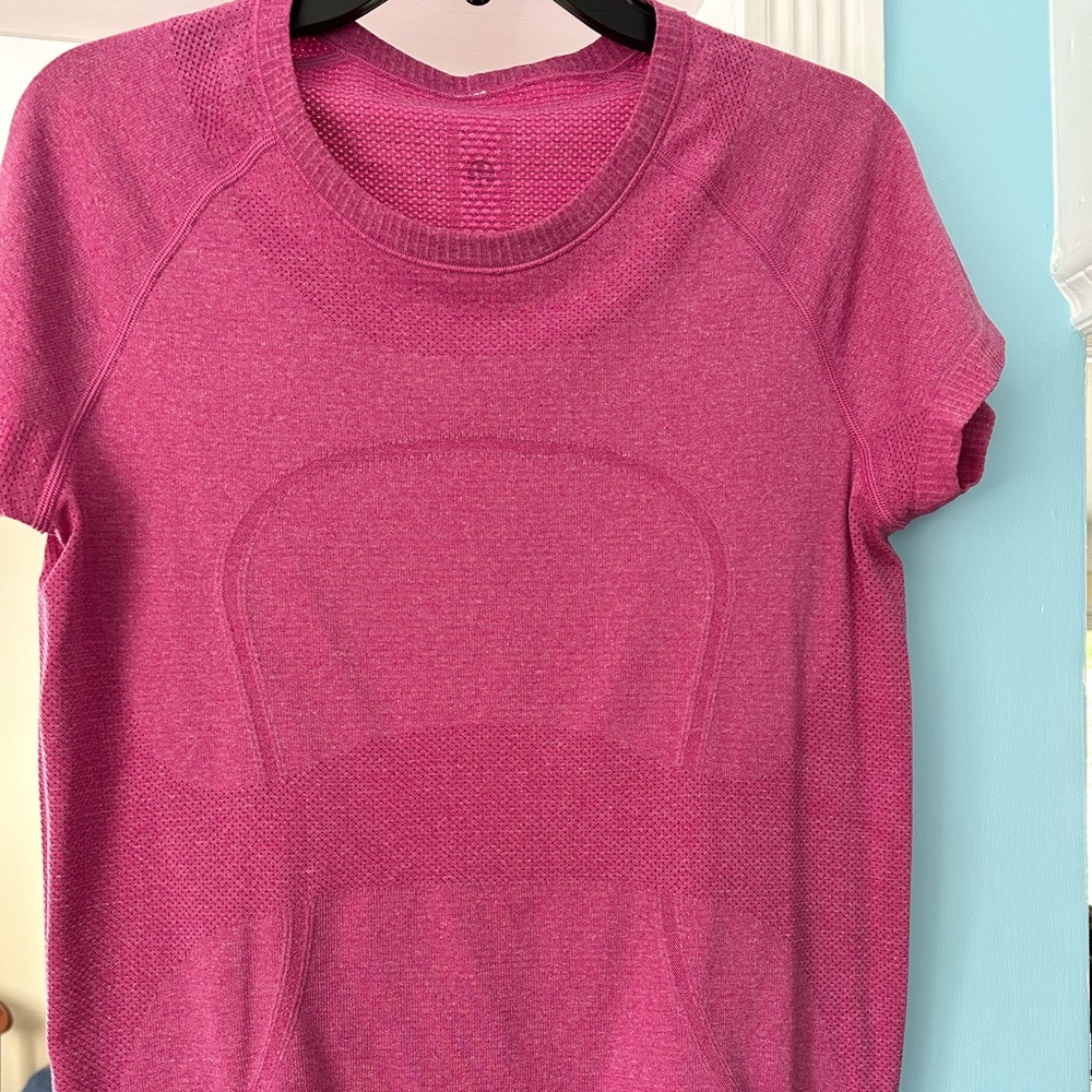 Lululemon swiftly tech short sleeve t shirt great condition heathered rose pink